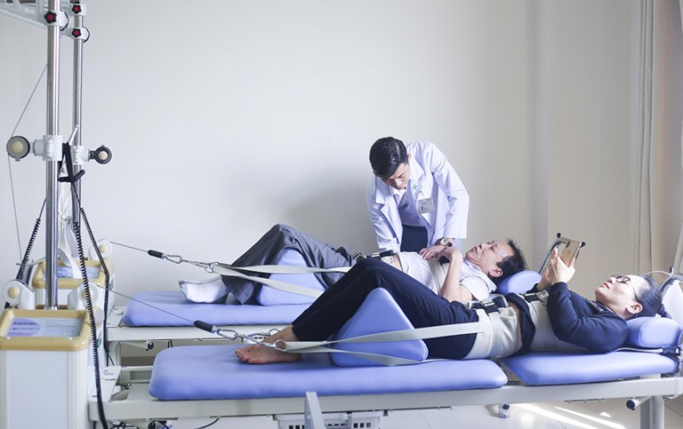 Thiết Bị Cần Thiết Trong Phòng Bệnh Nhân Bị Tai Biến: Hỗ Trợ Đáng Tin Cậy Để Phục Hồi Nhanh Chóng