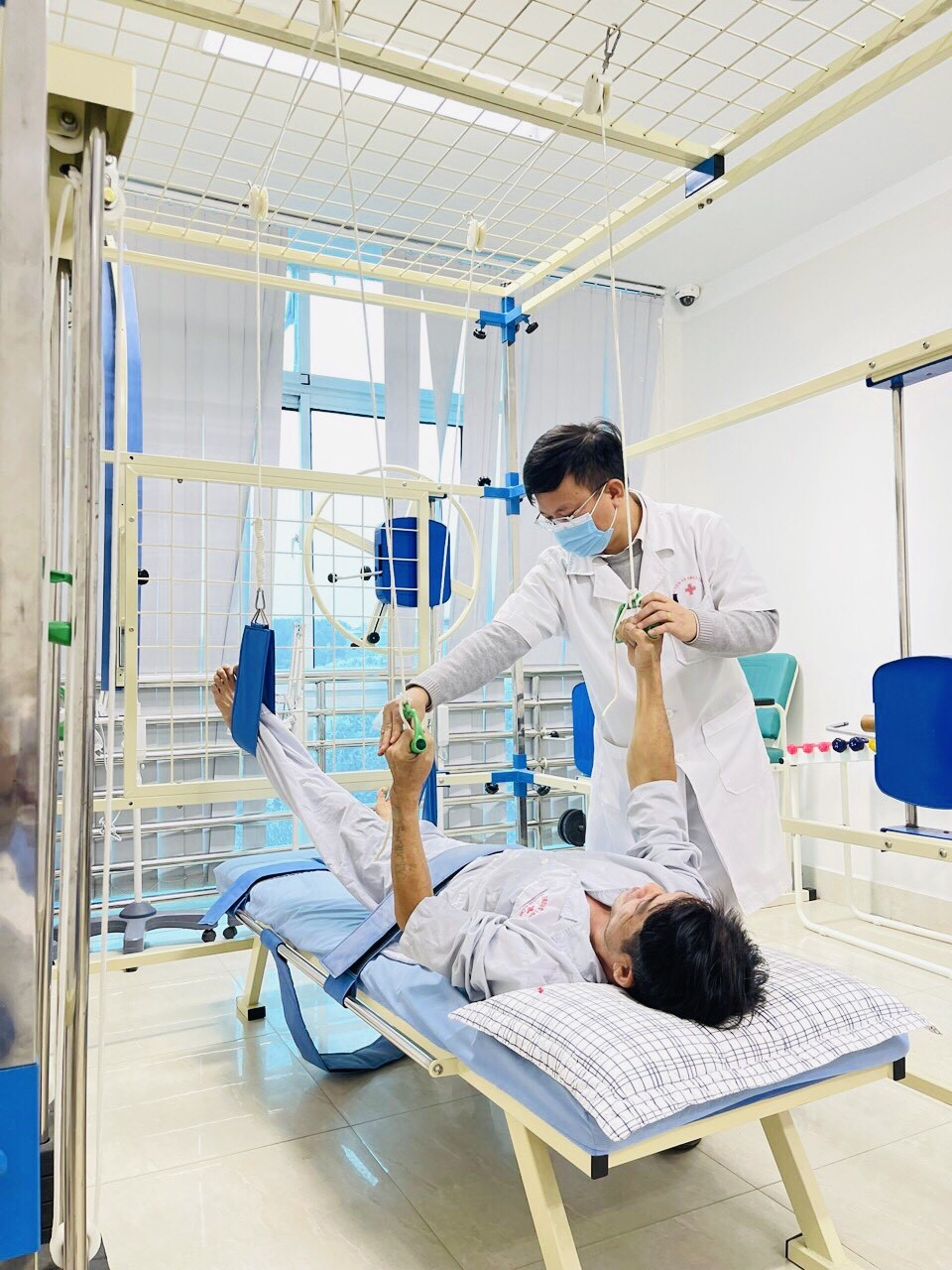 Giải Pháp Hỗ Trợ Sinh Hoạt & Phục Hồi Chức Năng Tại Nhà Hiệu Quả Cho Bệnh Nhân Khó Di Chuyển