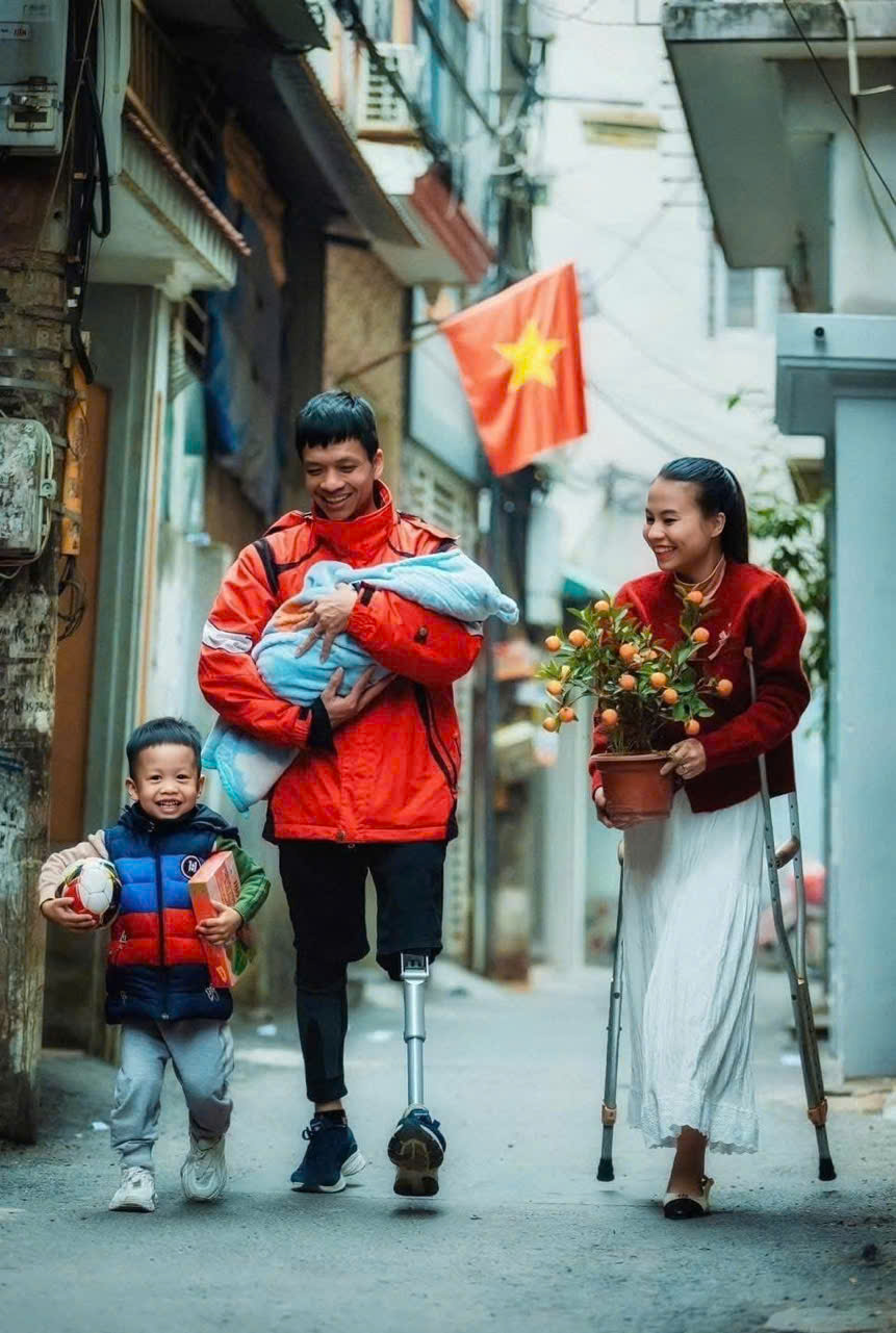 Thiết bị y tế và nghị lực vượt khó của người cha